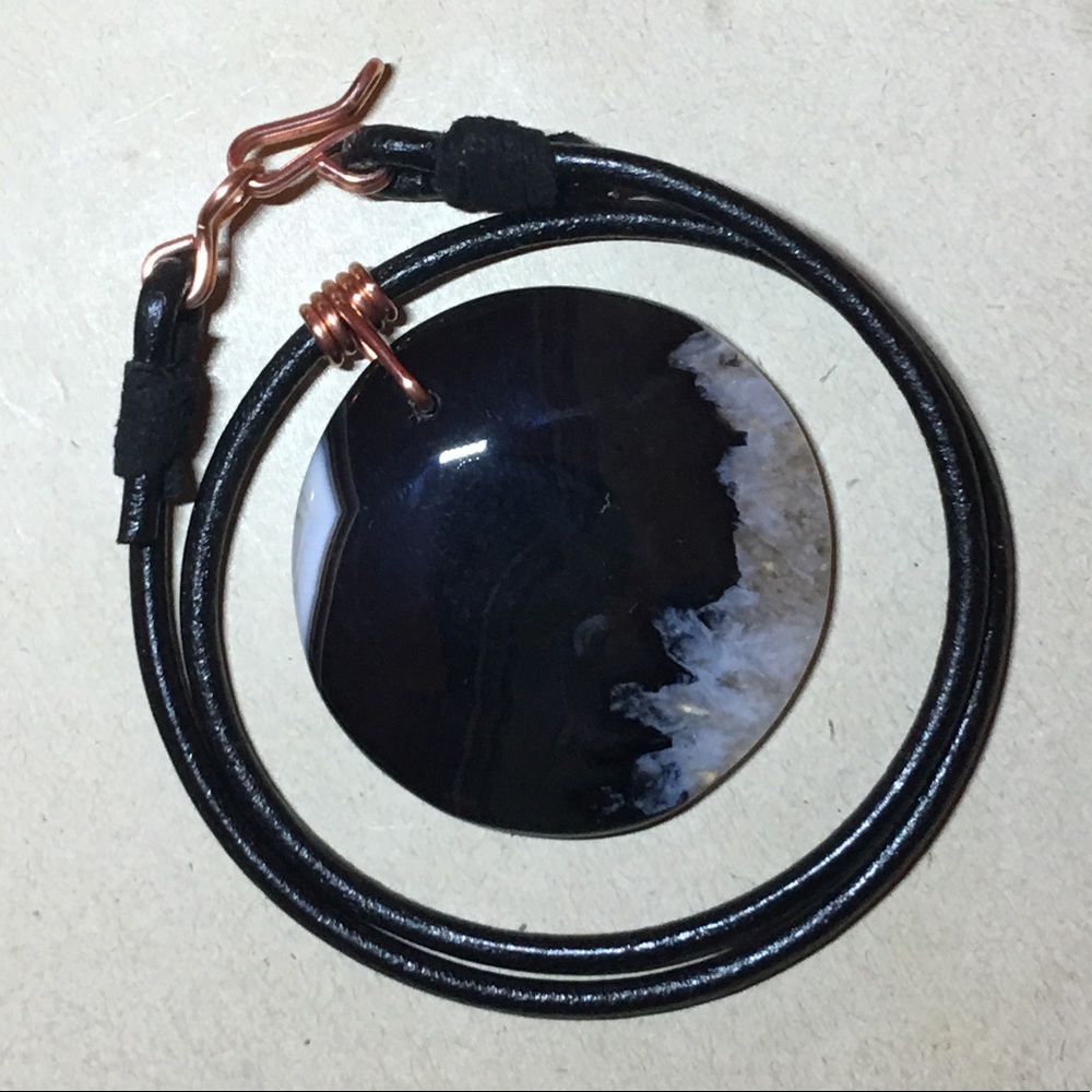 ❤️❤️ 16” Black Agate Leather Choker Necklace